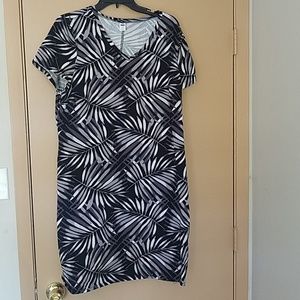 NWOT 🌴 Palm leaf T-shirt dress🌴